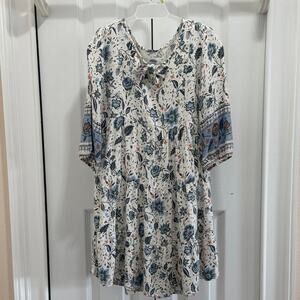 Old Navy girls’ size S (6-7) super soft floral tiered dress. Blue on white